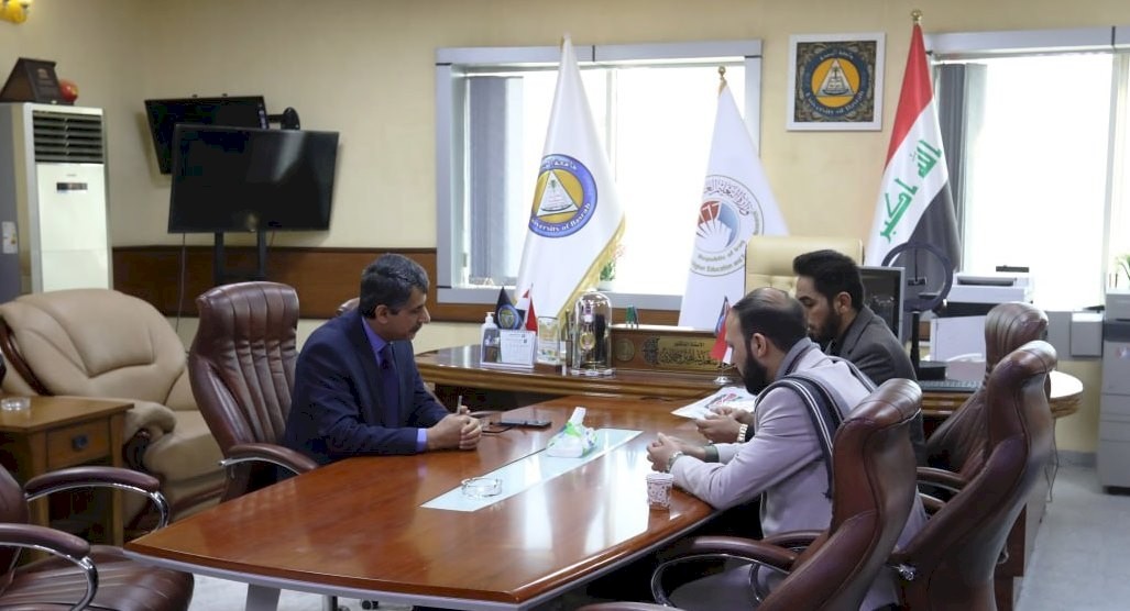عضوا اللّجنة التحضيريّة لمؤتمرِ (تراثُنا هويَّتُنا) الثّاني في رِحابِ جامعةِ البصرة