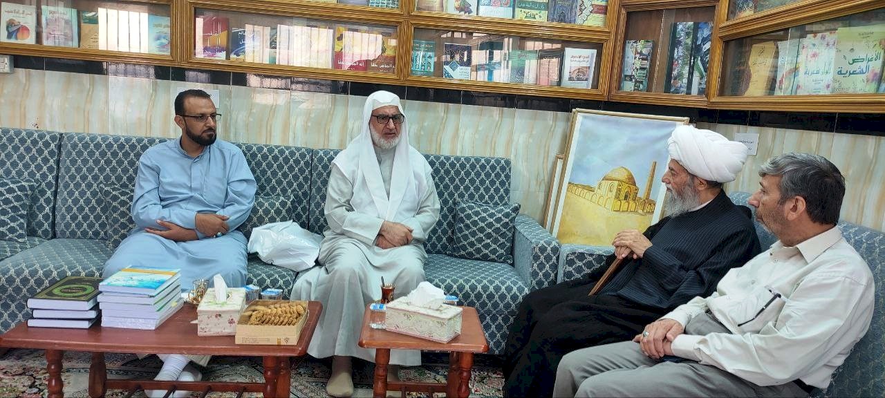 وفدٌ من مركزِ تُراث كربَلاء يَزور الشيخَ الكرباسيّ