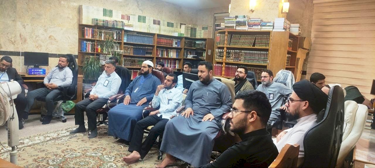 لمتابعة سير الأعمال .. مديرُ  مركزِ تُراث كربّلاء يعقد اجتماعًا مع المنتسبين