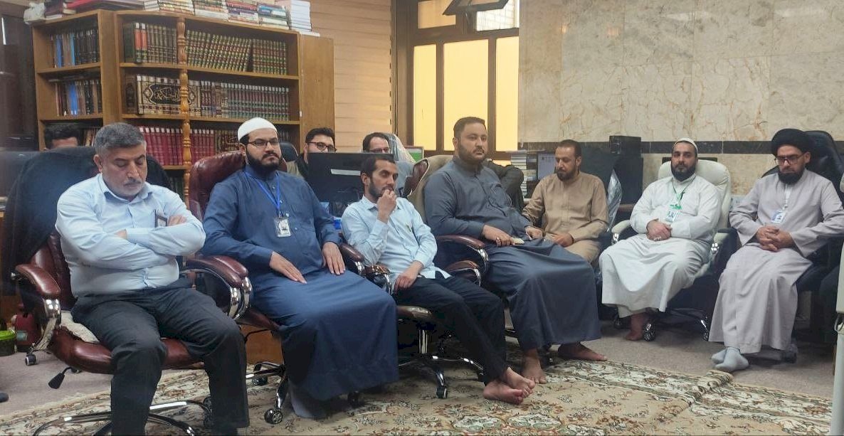 لمتابعة سير الأعمال .. مديرُ  مركزِ تُراث كربّلاء يعقد اجتماعًا مع المنتسبين