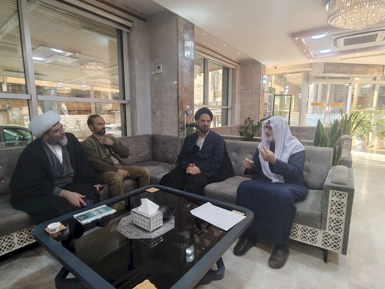 مدير مركز تراث كربلاء يلتقي وفداً من الجمهورية الإسلاميَّة الإيرانيَّة