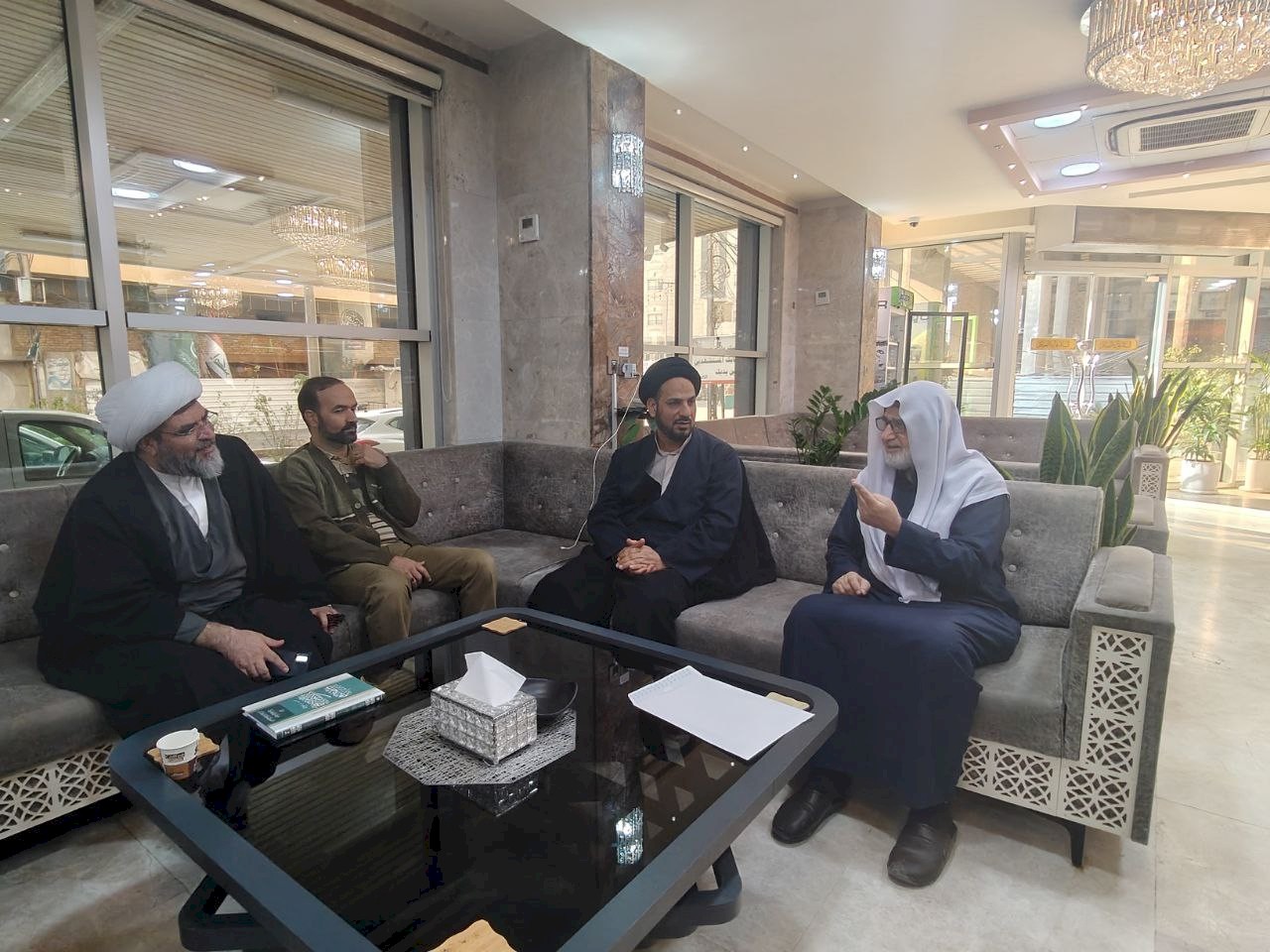 مدير مركز تراث كربلاء يلتقي وفداً من الجمهورية الإسلاميَّة الإيرانيَّة
