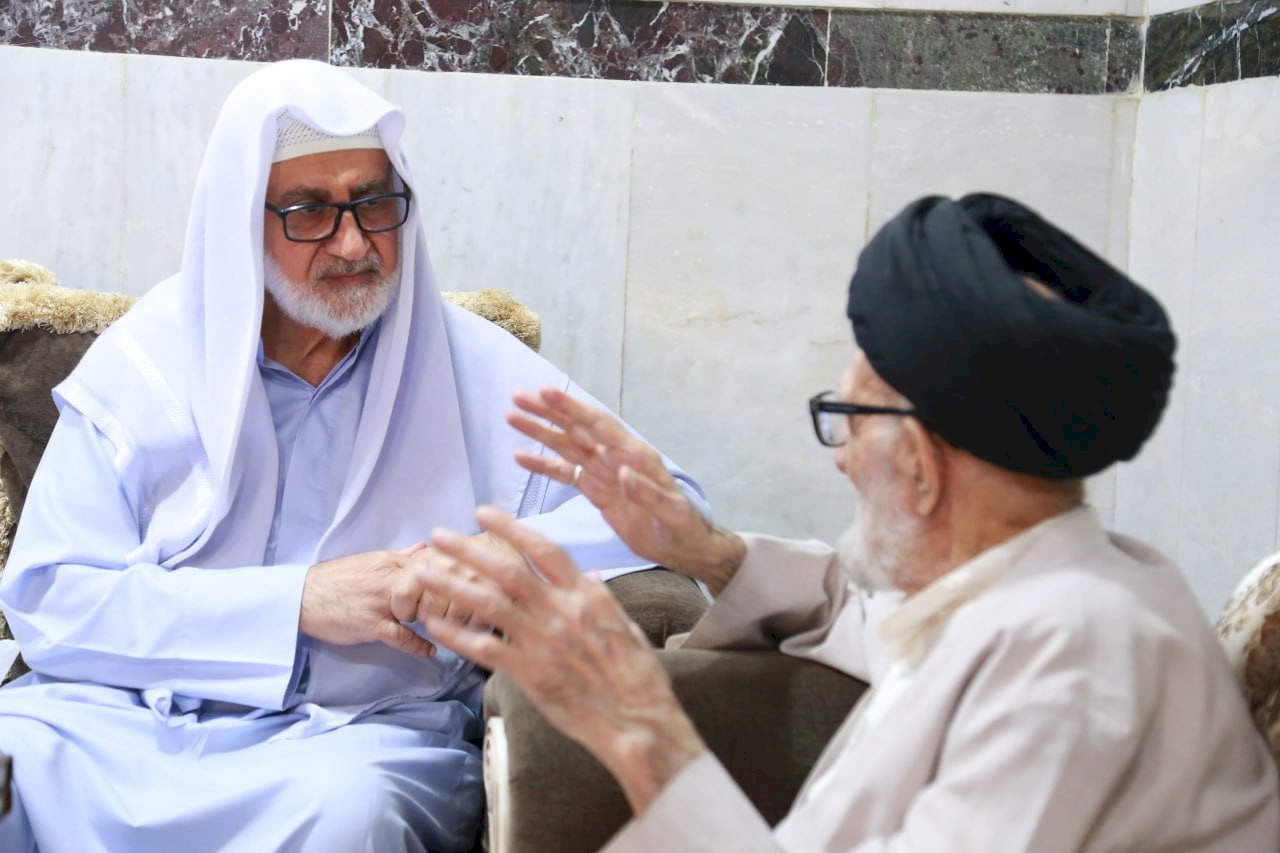 وفدٌ من مركزِ تراثِ كربلاء يزورُ السيّدَ الأشكوريّ