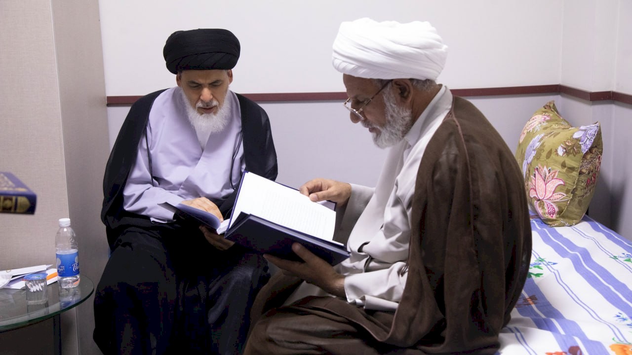 وفد من قسم شؤون المعارف يزور سماحة السيد منير الخباز في النجف الاشرف