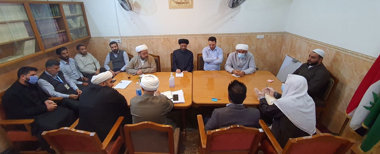 إدارة مركز تراث كربلاء تعقد اجتماعًا مع العاملين في وحدة التحقيق