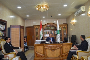 وفد مركز تراث كربلاء يزور نقيب الصحفيين العراقيين