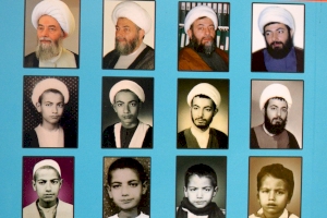 الكاتب والمؤرخ الكبير  السيد سلمان هادي آل طعمه يهدي إصداره الجديد الى مكتبة مركز تراث كربلاء