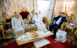 بمناسبة نيله الدكتوراه، وفدٌ من قسم شؤون المعارف يُهنئ الدكتور المؤرخ سلمان هادي آل طعمة