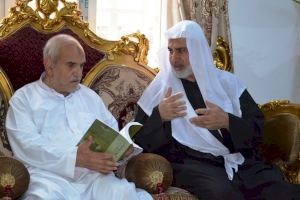 مدير مركز تراث كربلاء يزور المؤرخ السيد سلمان هادي آل طعمة