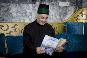 وفد من مركز تراث كربلاء يزور السيد الخطاط ثامر الموسوي