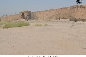 خان العطيشي وتظهر البوابة الرئيسية  -