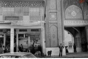 باب العلقمي والدور والمحلات الملاصقة للعتبة العباسية سنة 1970 -