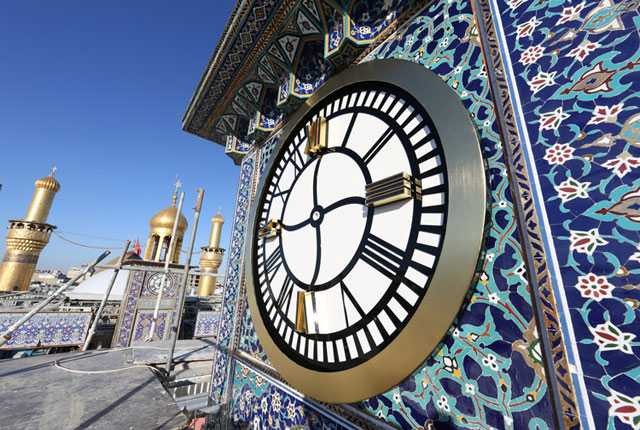 بُرجُ السَّاعةِ في العَتَبةِ الحُسَينيّةِ المُقدَّسَة مَعلَمٌ ما زالَ يُحافِظ على هويتِهِ