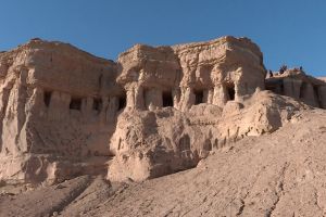 اين يقع خندق سابور ذو الاكتاف  الدفاعي الاثري في كربلاء ؟