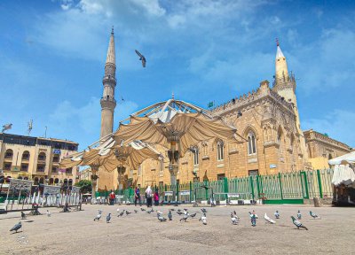 مسجد الإمام الحسين -عليه السّلام- مسجدٌ دينيّ وتاريخيّ شهير